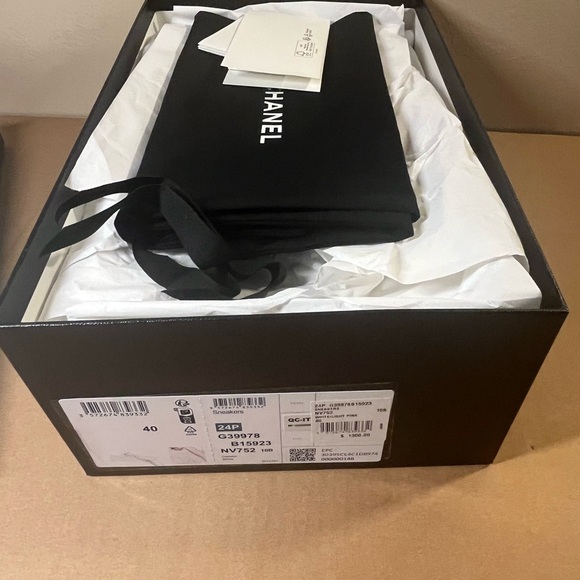 Authentic Chanel CC Low Top Women’s Sneakers size 40 - Picture 12 of 15